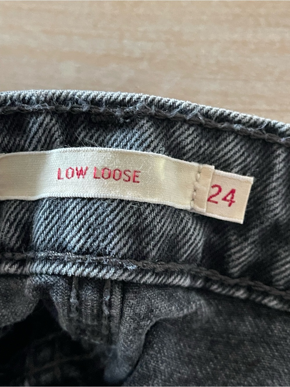 Levi’s Low Y2K Baggy Fit Jeans Size 24 Black Wash Wide Leg Denim Low Rise - Picture 8 of 14